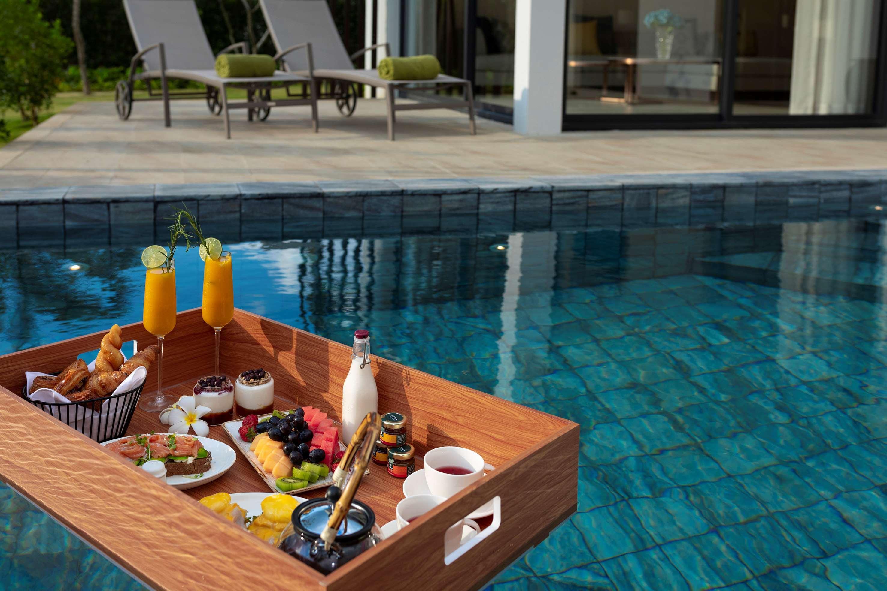 Melia Ho Tram Beach Resort Exterior foto Floating breakfast at a resort in Phuket, Thailand