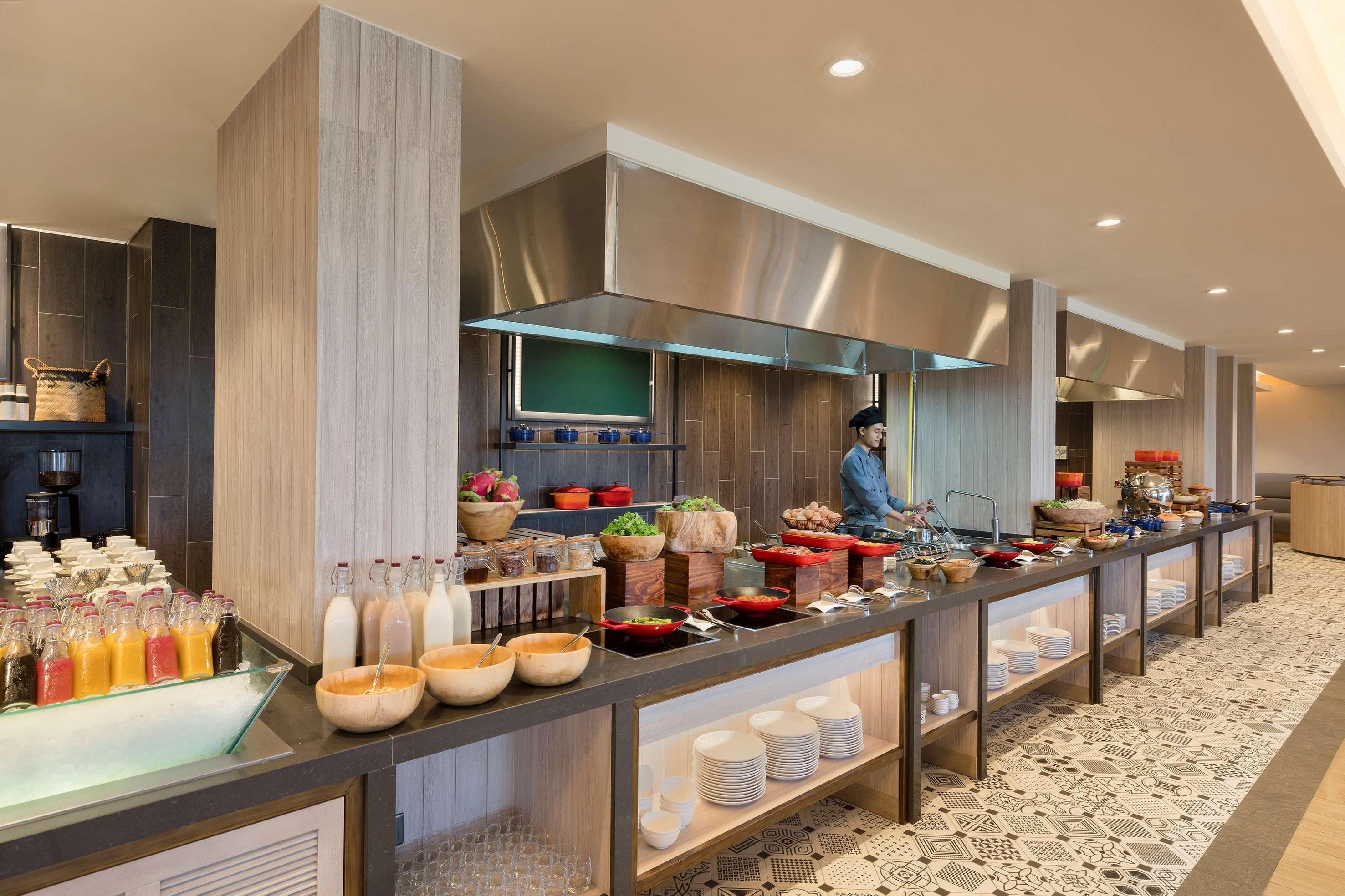 Melia Ho Tram Beach Resort Exterior foto A live kitchen at a hotel