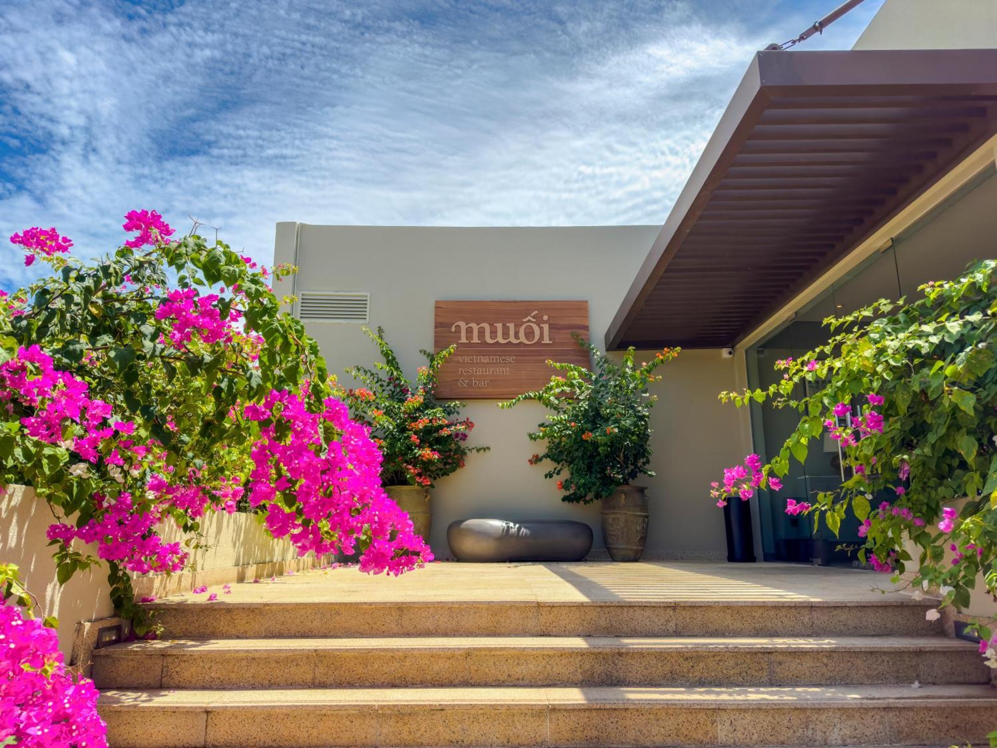 Melia Ho Tram Beach Resort Exterior foto Entrance to the museum